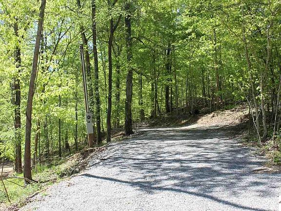 3rd image of 300 Hillside Trl
