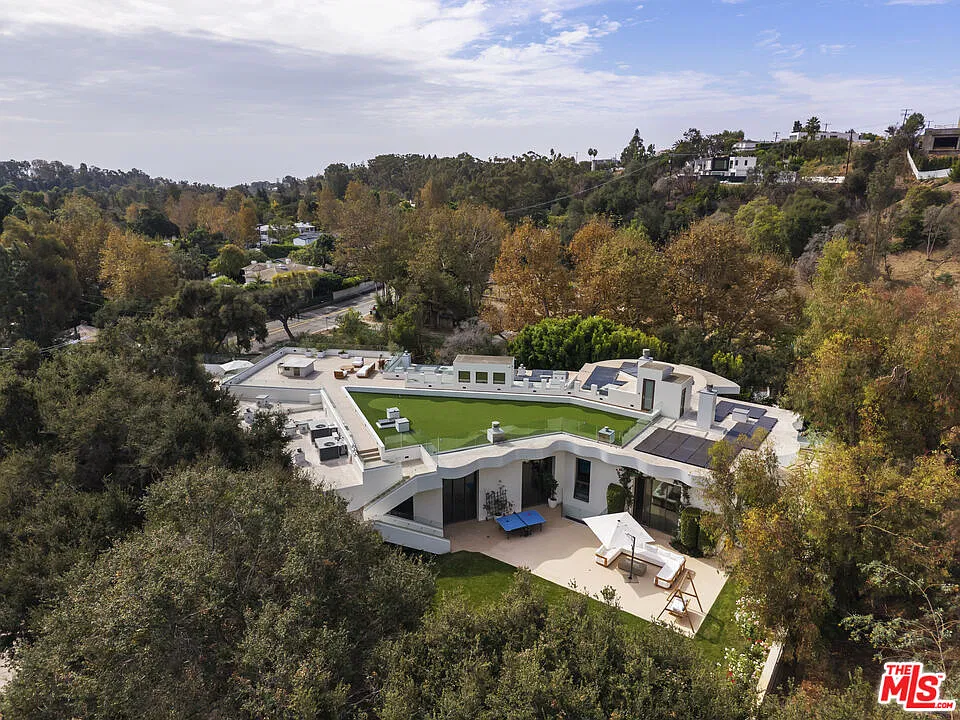 7 bed, 9.0 bath, 10929 sqft, $80,000 — Photo 3