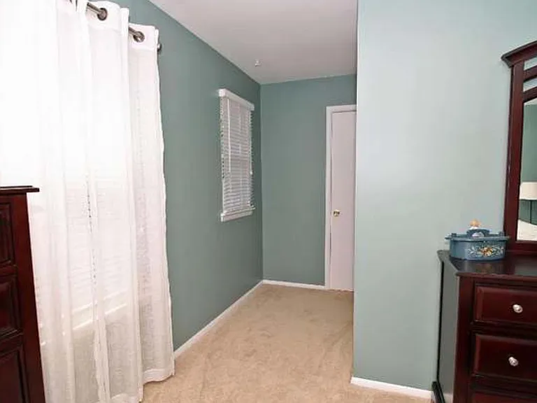 157 Woodbury Rd — Photo 14
