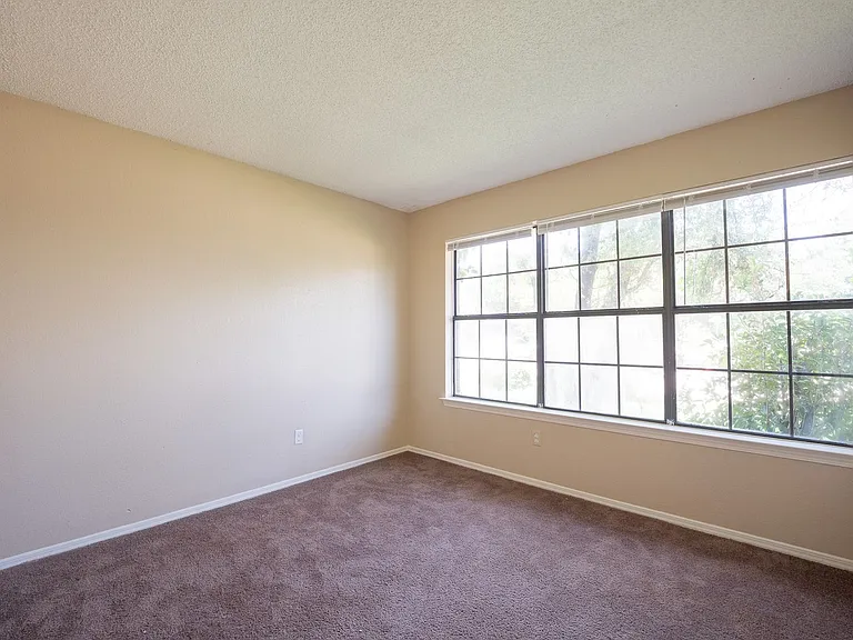 428 Antietam Ct — Photo 9