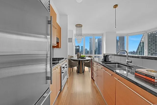10 West End Avenue — Photo 3