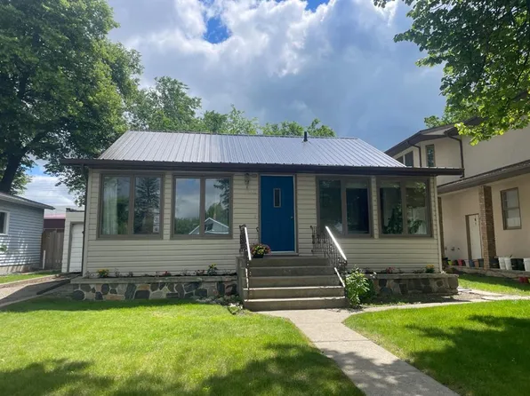 312 3rd St W, Brooks, AB T1R 0E7