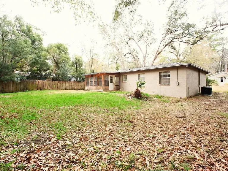 2403 Banyan Dr — Photo 25