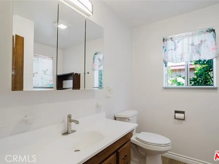 609 Alexander St — Photo 5