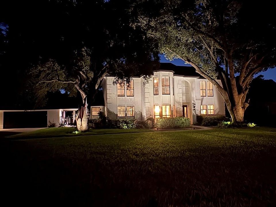 1st image of 2926 Redbud St