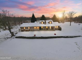 1767 Creek Dr, Waymart, PA 18472