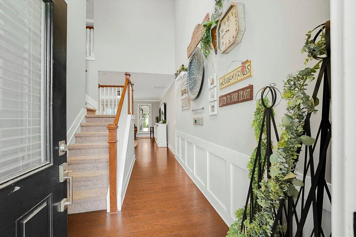3 bed, 2.5 bath, 1750 sqft, $2,150 — Photo 4