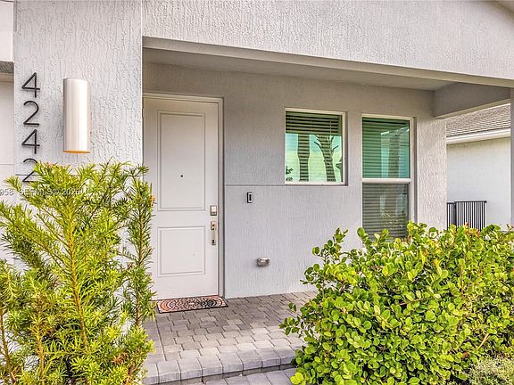 5th image of 4242 Rosa Dr