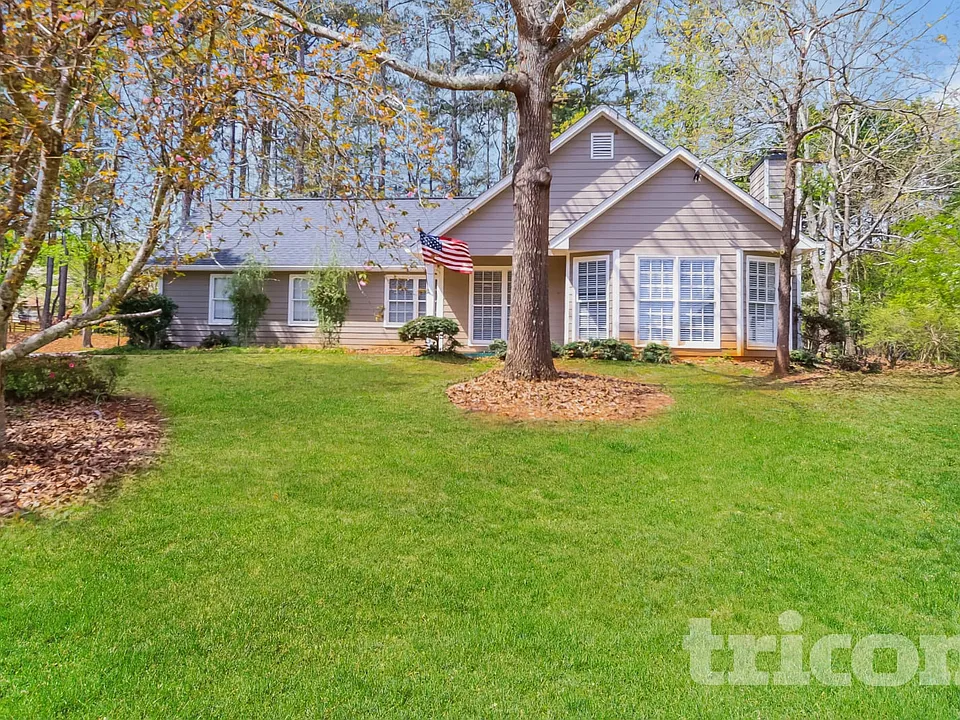 2616 Laurel Woods Ln SE