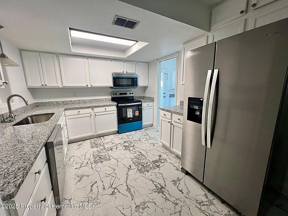 3rd image of 8380 Begonia St