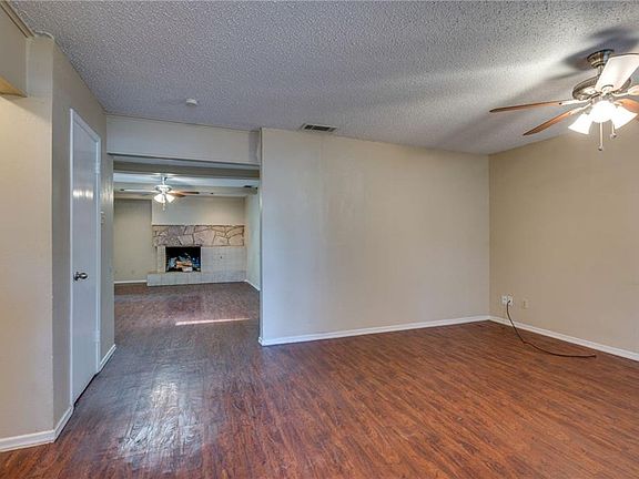 3rd image of 810 Arrowhead Dr