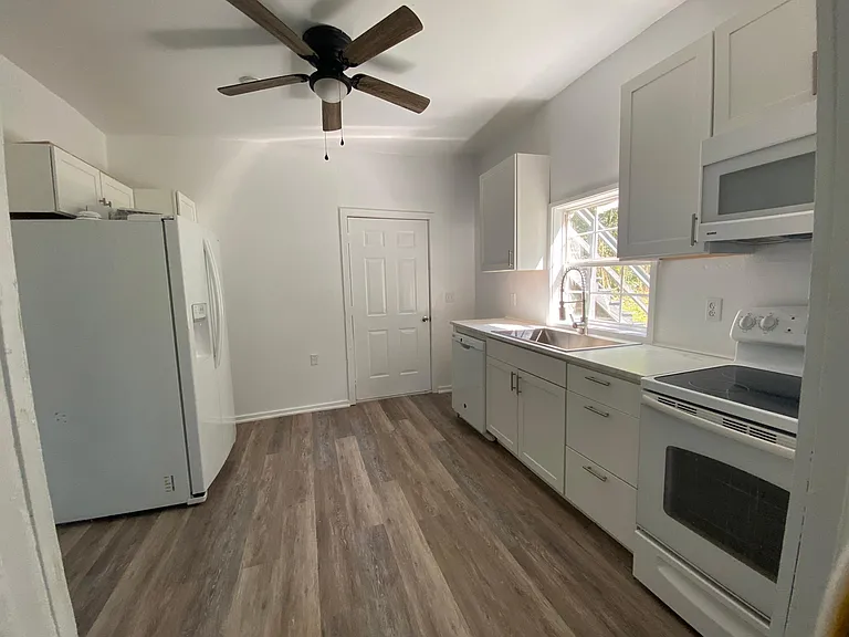 818 Pierce St — Photo 2