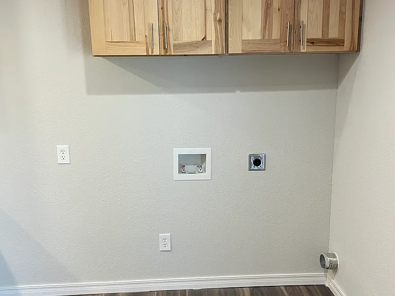 909 Tyler Ave NW — Photo 11