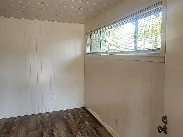 1218 S Watson St — Photo 5