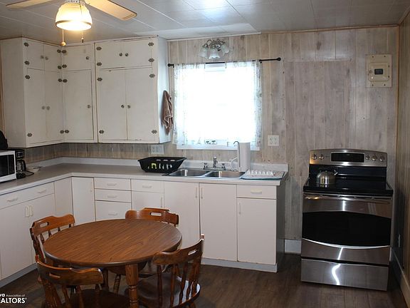 4th image of 1885 260th St