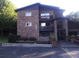 8459 Archer Ave APT 104, Willow Springs, IL 60480