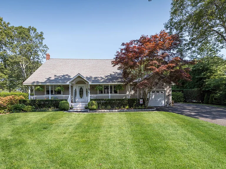 9 Tramposh Ln — Photo 2