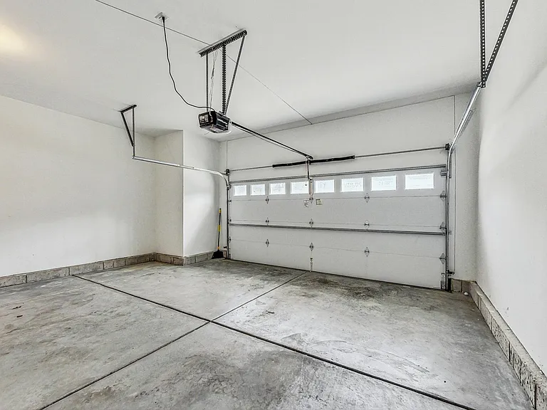 8101 Floral Ave — Photo 38