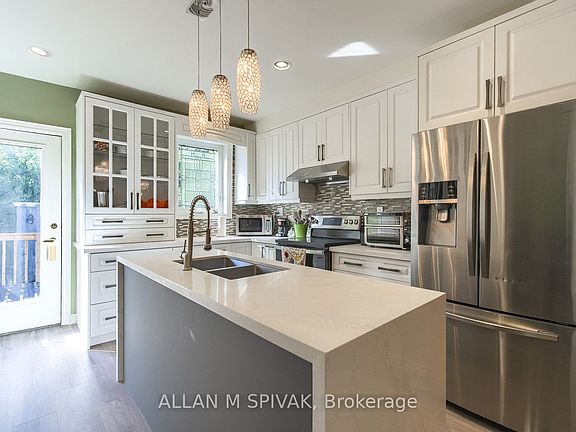 4th image of 442 Crawford St