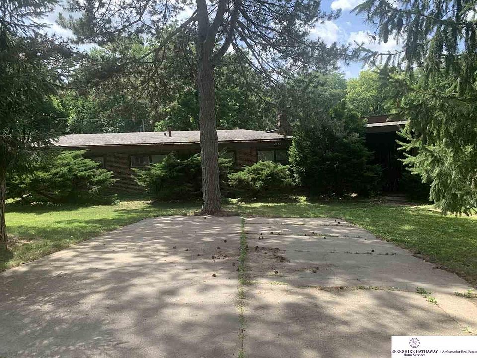 1st image of 2602 S 101st Ave