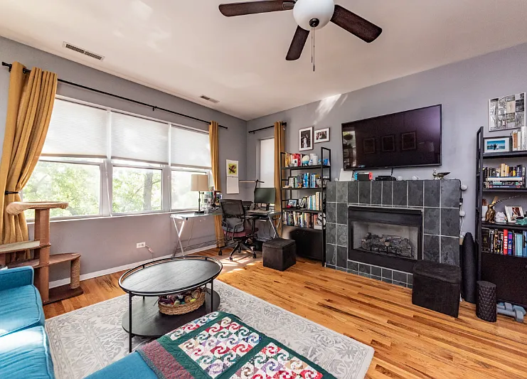 4307 N Troy St #3 — Photo 2
