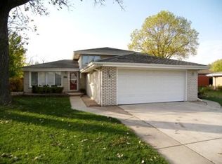 10506 S Terry Dr, Palos Hills, IL