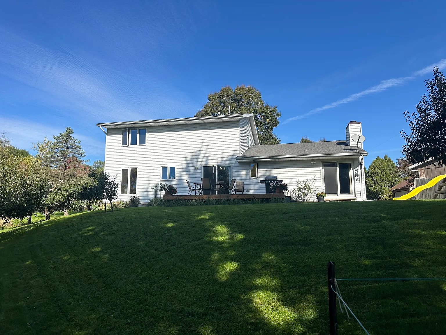 3 bed, 2.5 bath, 1560 sqft, $3,200 — Photo 2