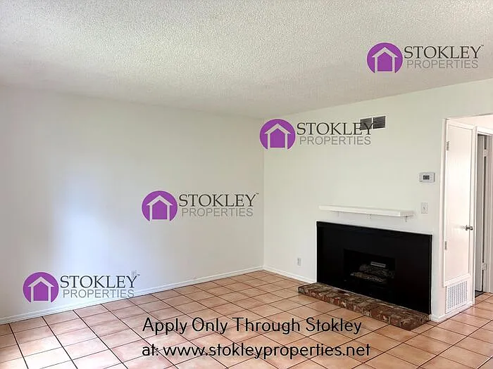 3755 Northwood Dr #G — Photo 2