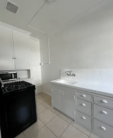 Chateau El Cerrito Apartments — Photo 7