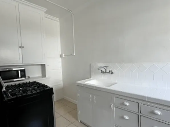 Chateau El Cerrito Apartments