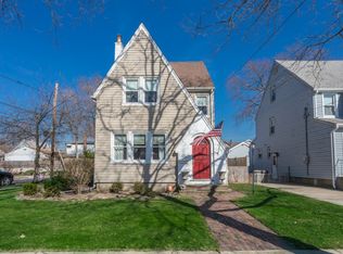 474 Wellington Rd, Mineola, NY 11501