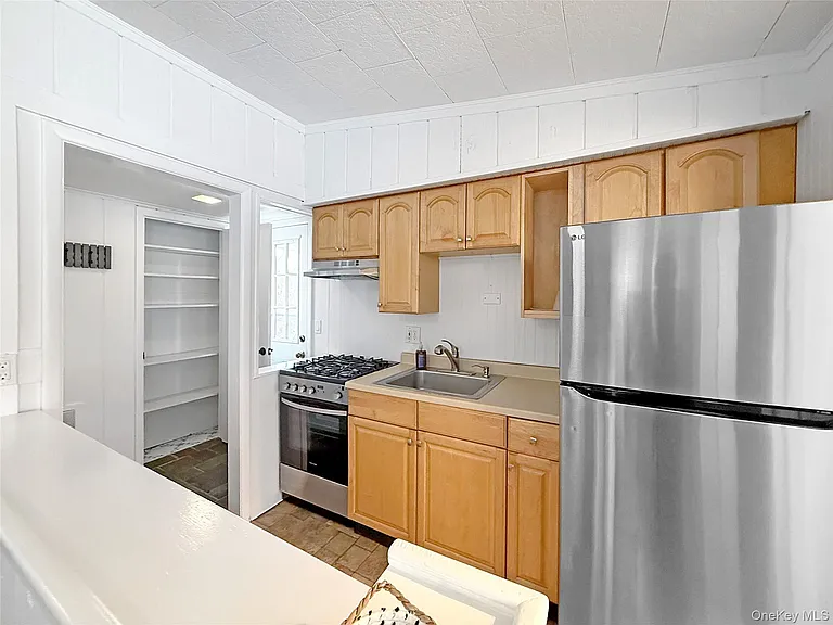 839 Pond View Rd — Photo 5