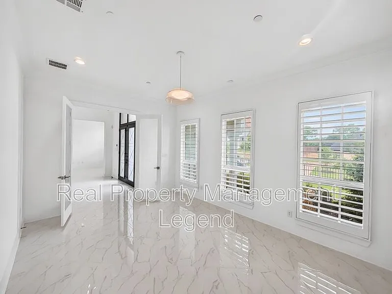 809 Jamestown Ln — Photo 44