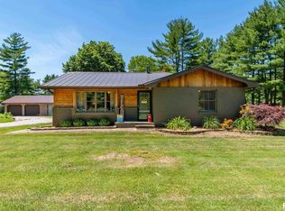 7 Grand Oak Dr, Lincoln, IL 62656