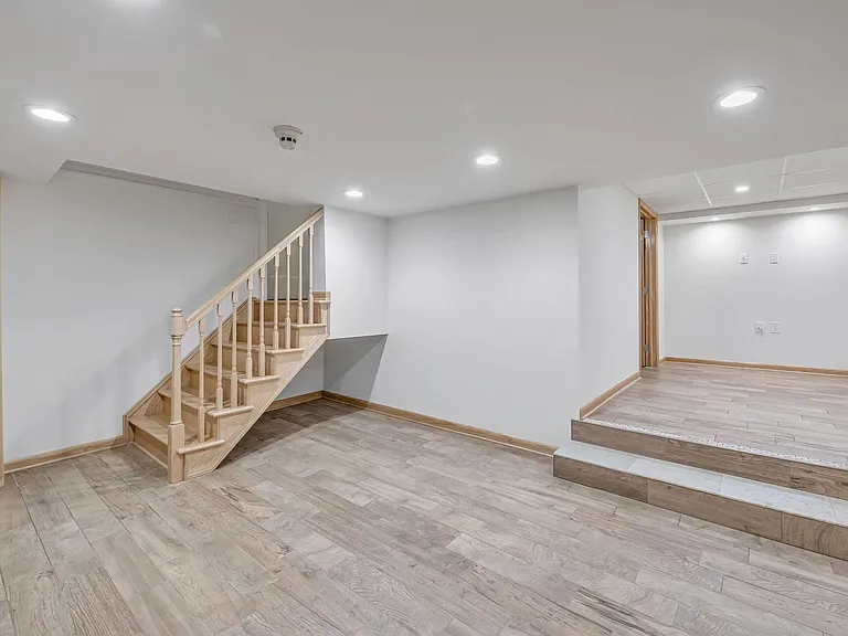384 Owen Ave — Photo 30