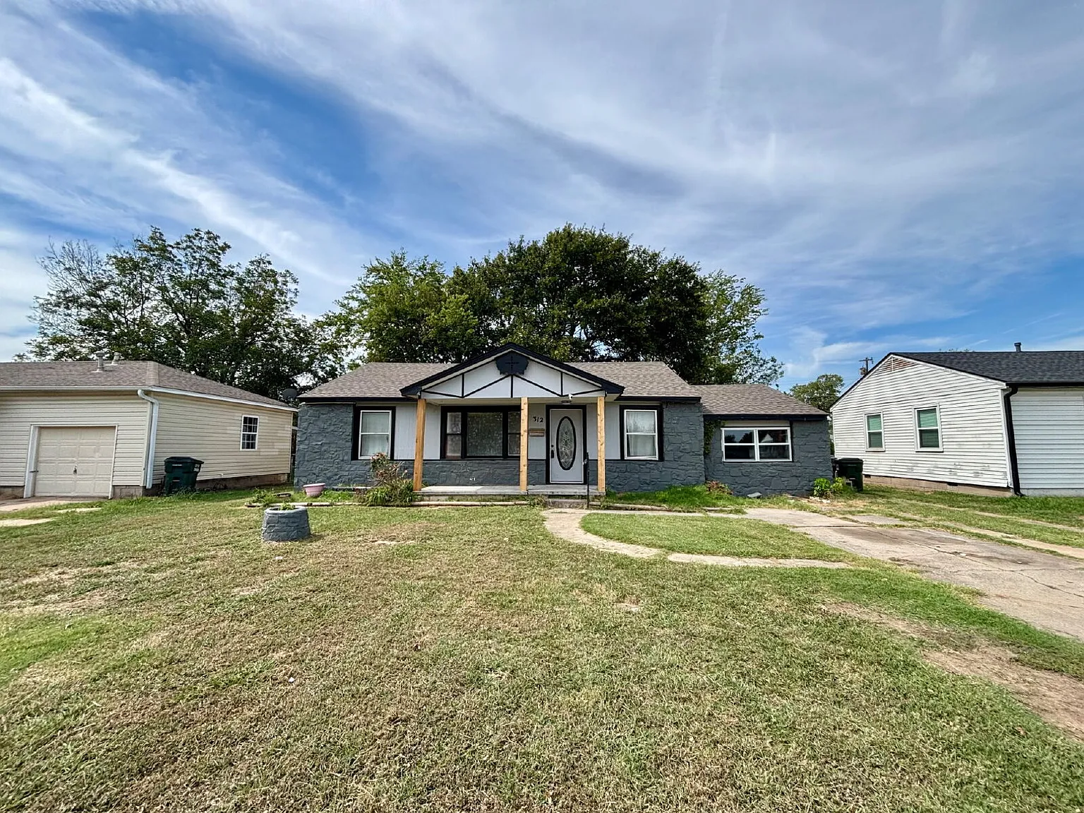 Charming 4-Bedroom Home with 1.5 Baths in Owasso — Photo 2
