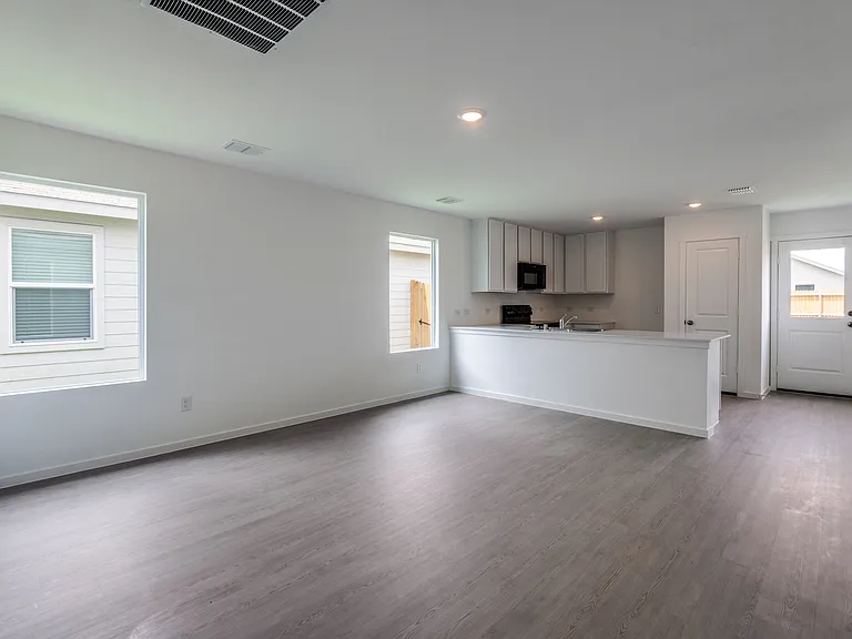 538 Montclair Ave — Photo 3