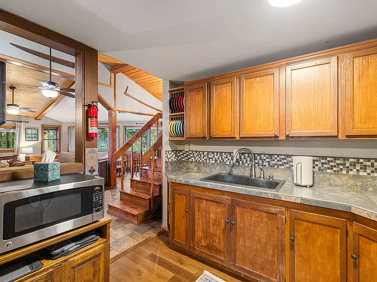284 Moonridge Dr — Photo 17