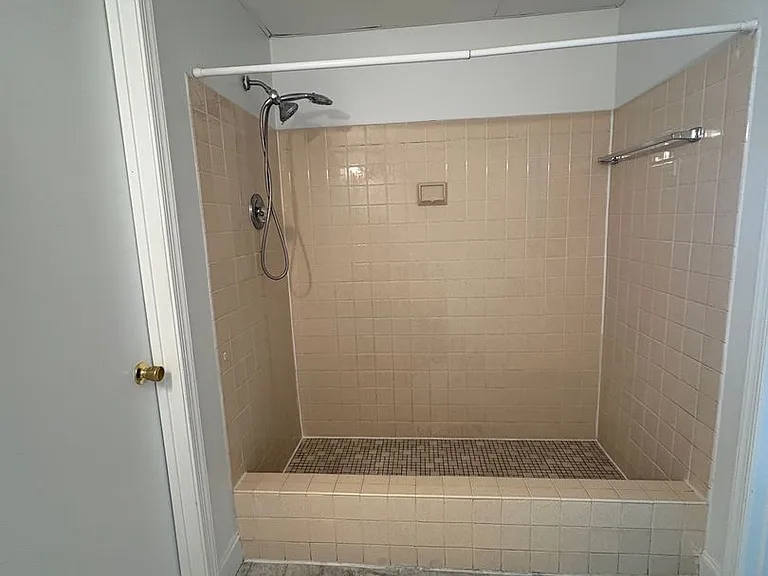 1040 W Princess St #10 — Photo 7
