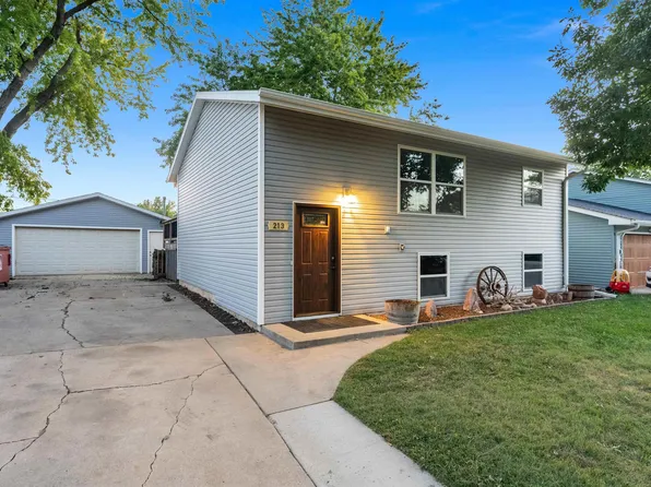213 N Meyer Ln, Sioux Falls, SD 57103