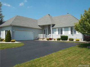 7508 Congressional Dr, Lockport, NY 14094