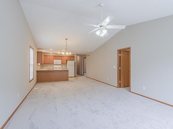 3rd image of 917 Wartburg Dr