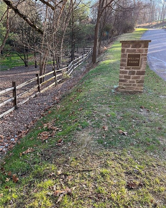 1st image of 120 Willow Farms Ct