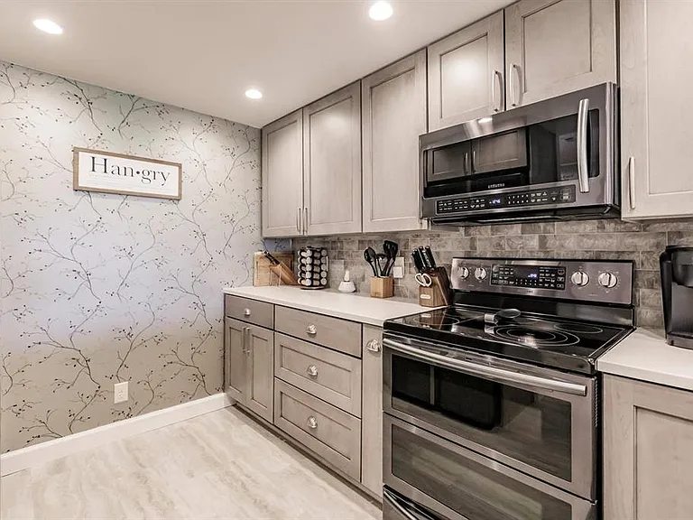 1255 E Peppertree Dr #403 — Photo 10