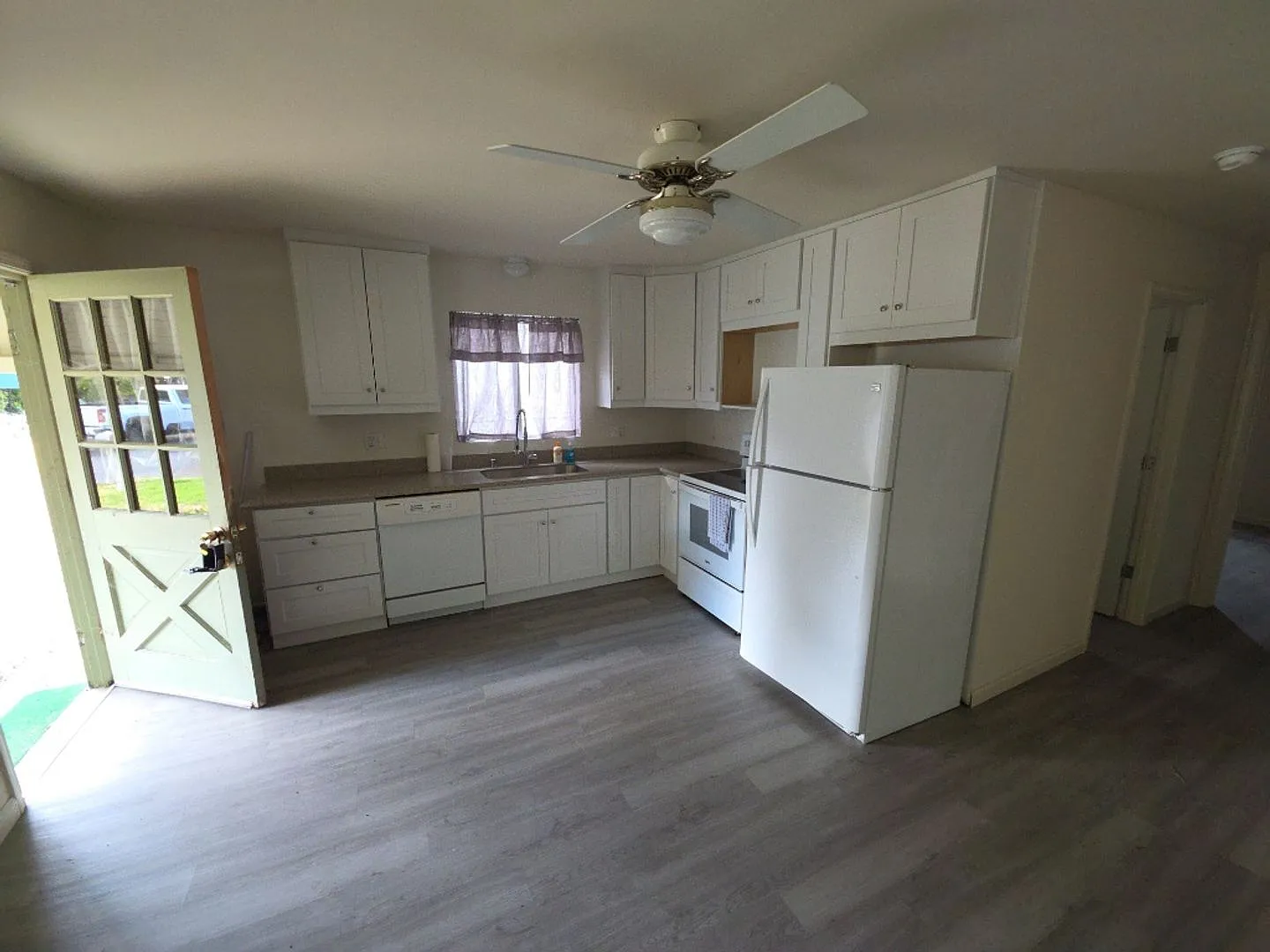 Lakeport 2 Bedroom 1 Bath Home — Photo 3