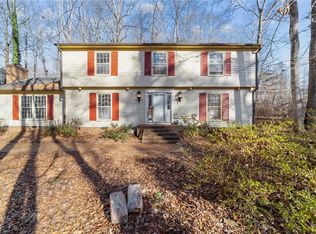 8200 Hunting Cog Rd, Oak Ridge, NC 27310