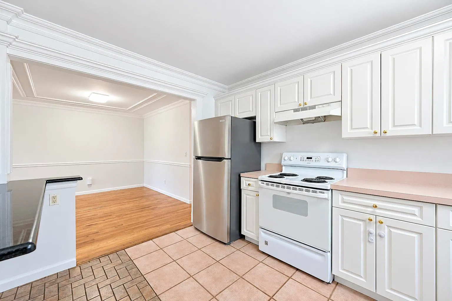3 bed, 1204 sqft, $3,900 — Photo 4