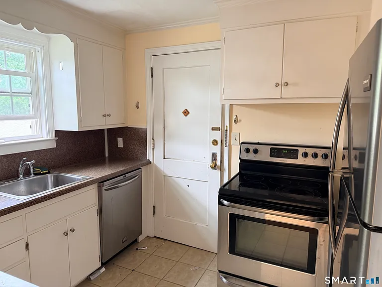 1060 Farmington Ave #3 — Photo 4
