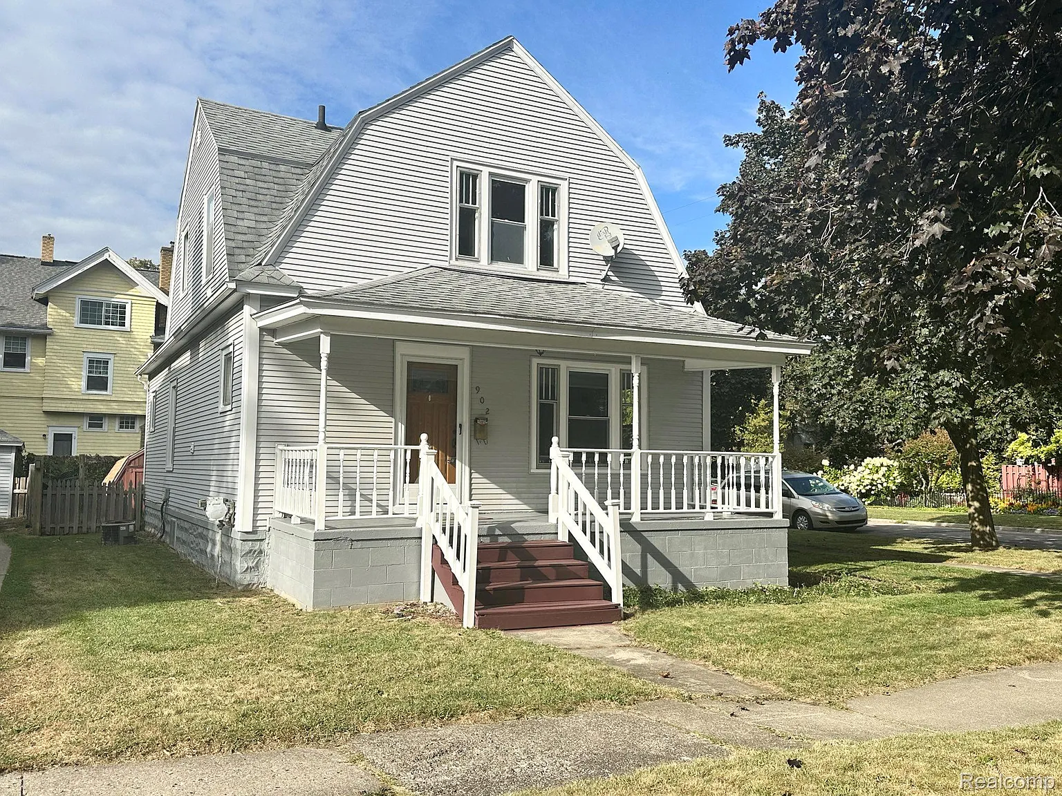 902 W Washington Ave photo 1