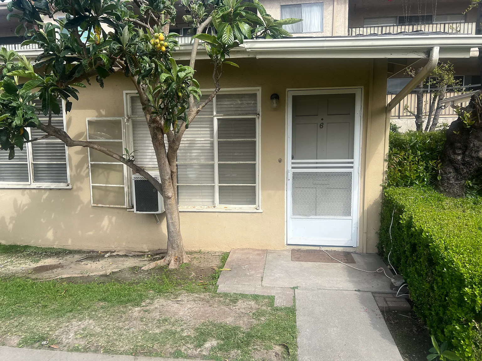 2 bed, 650 sqft, $2,400 — Photo 1
